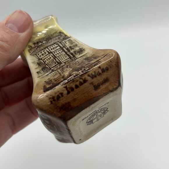 ROYAL DOULTON of England  MINIATURE VASE from 1905 - Picture 9 of 10